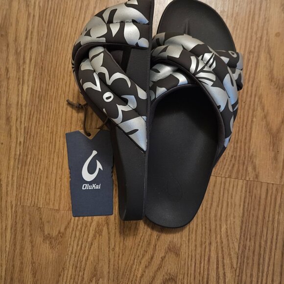 OluKai- padded Slippers Flip Flop Slides - Picture 2 of 3